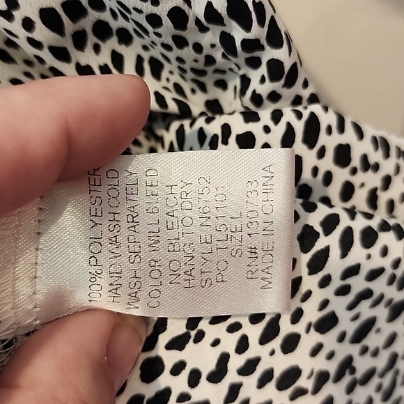 Umgee Black & White Faux Wrap Romper Women's Size Large - Picture 8 of 9